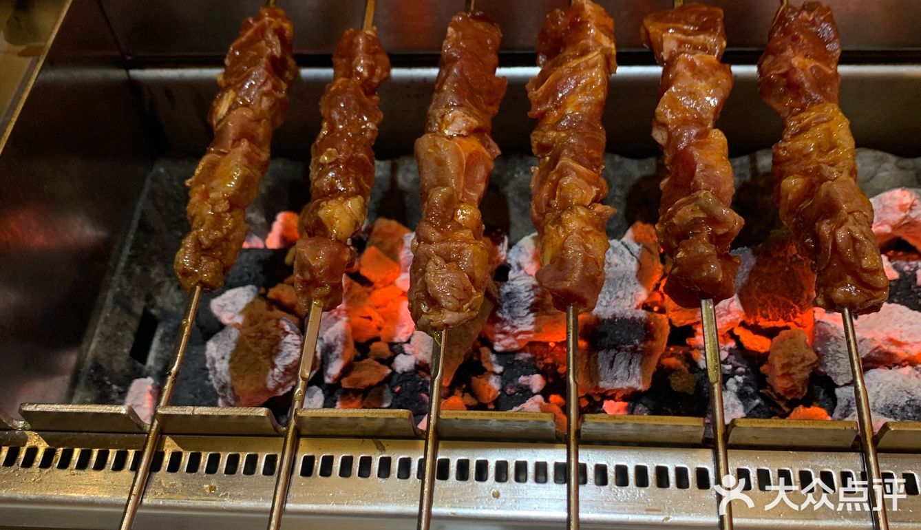 麦烧烤炭火羊肉串