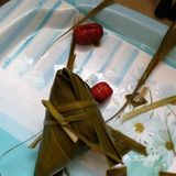 糯米泡两三个小时，红枣去葫，开包！