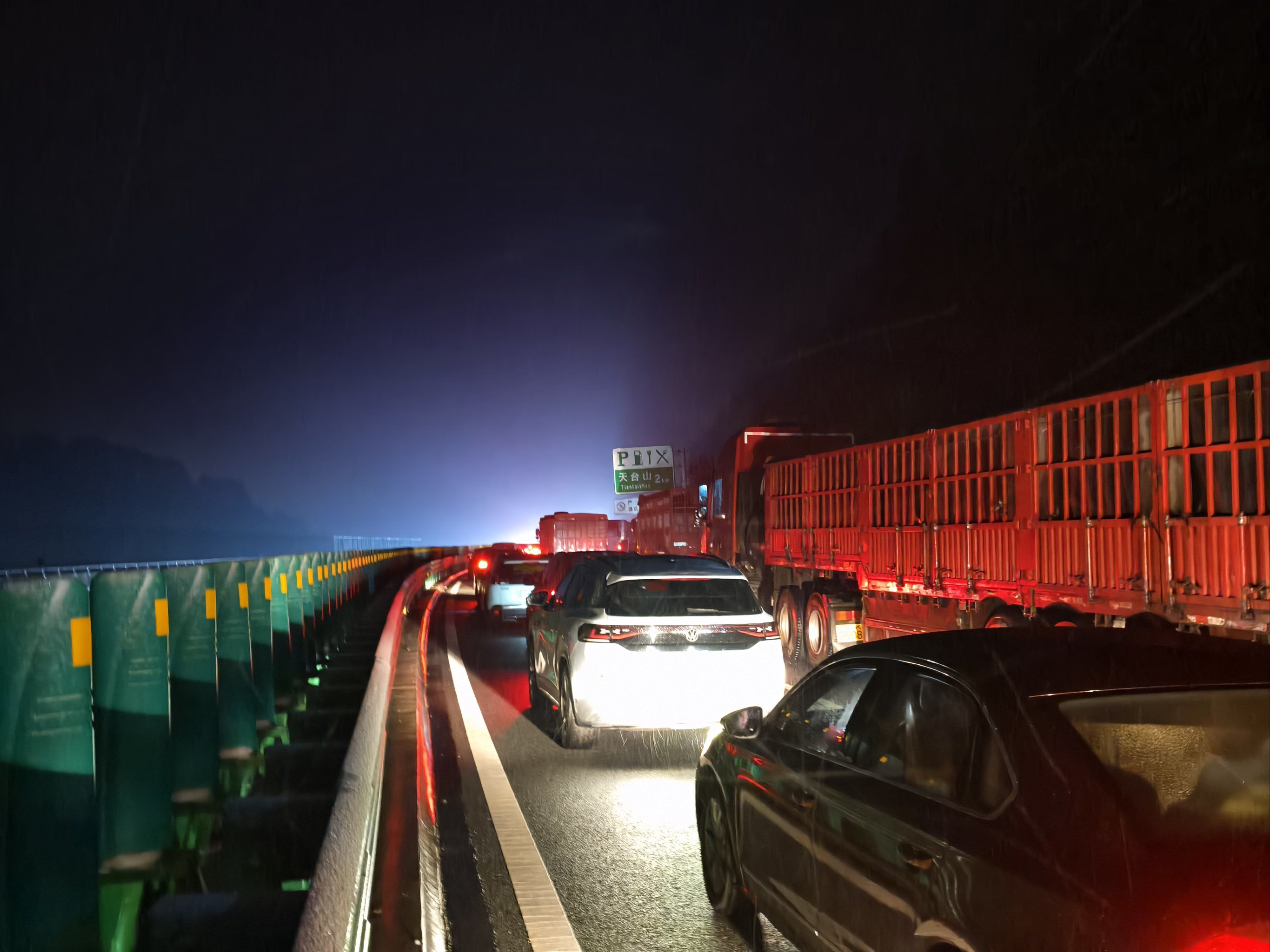 新疆天山天池景区堵车 新疆天山天池景区堵车