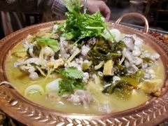 -沪小二炭火蛙锅(淮海中路美食不夜城店)