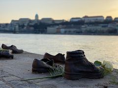-多瑙河畔鞋履雕塑