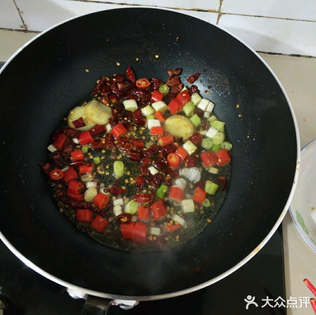 宅家推荐你们这道色香味俱全的辣子鸡