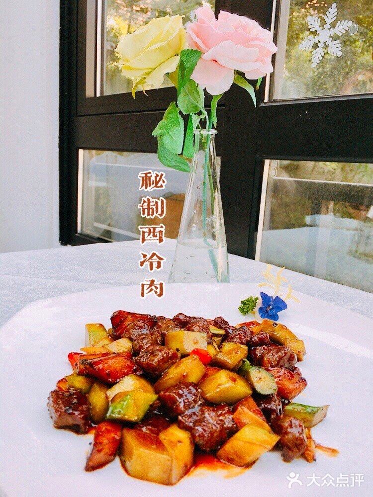 阳光房有景观位，很适合小聚或宴请