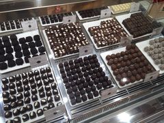 -VENCHI 闻绮(上海佛罗伦萨小镇店)