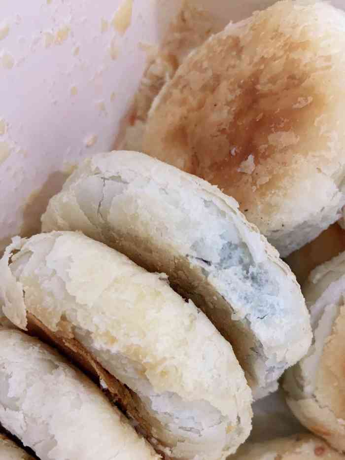 矮子馅饼(襄阳店)-"排队的人真的好多!感觉很像那种苏氏月饼.