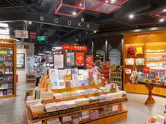 -西西弗书店&矢量咖啡(凯德晶萃广场店)