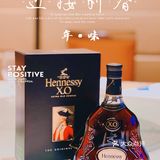 桌上有肉 杯中有酒