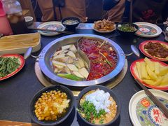 -沸炉重庆老火锅(军事博物馆店)