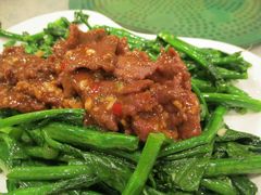 沙茶牛肉炒芥兰-六婶西关小厨(光塔路店)