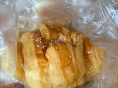 牛角肉松包-美嘉华面包西饼店(红胜坊店)