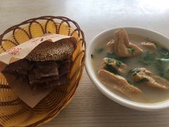 -洪峰浩老北京烧饼夹肉(角门路店)