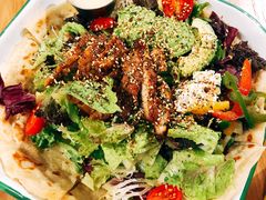 照烧鸡肉配牛油果拉法沙拉-HELLO 27 意面·沙拉·帕尼尼