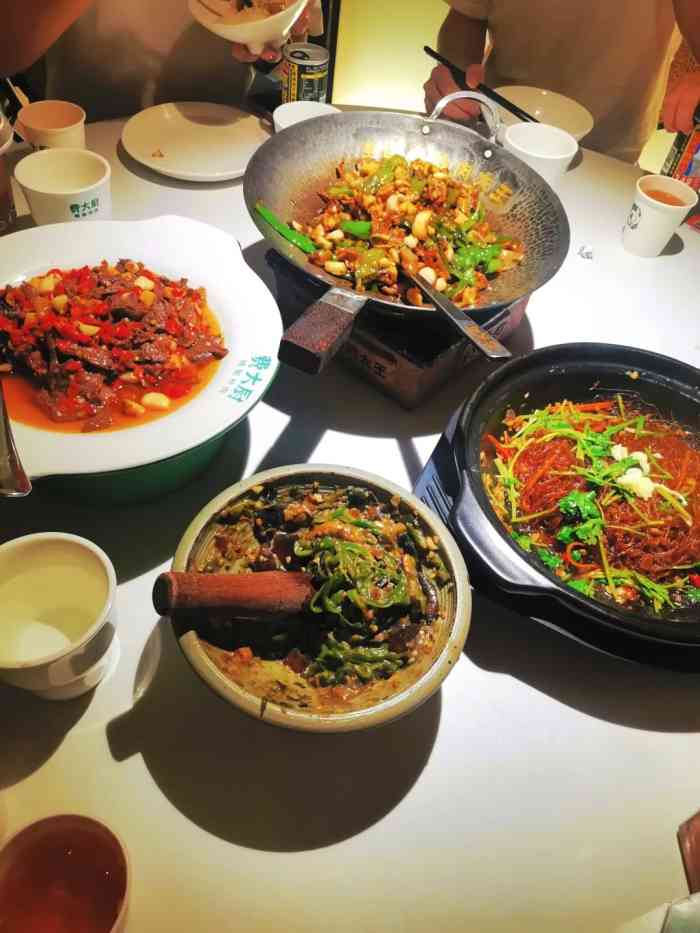 费大厨辣椒炒肉(海岸城店)-"下班约了同事聚餐,大家都想吃辣菜,同事推