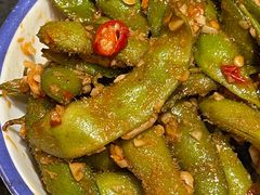 -何妹湿辣牛肉·粤式烧烤砂煲(桂雅路店)