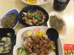 卤肉饭套餐-鑫花溪牛肉米粉(凤凰街创始总店)