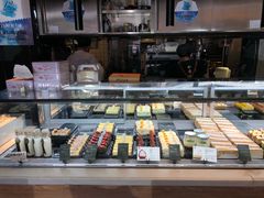 面包甜点陈列柜-YUMI芽米·法式烘焙·咖啡(文化宫店)