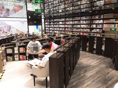 -钟书阁(群光广场店)