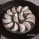 热腾腾、胖乎乎的白菜猪肉蒸饺！