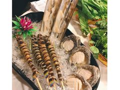 -鲜入围煮花胶鸡海鲜火锅