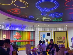 -m豆巧克力世界(上海世茂广场店)