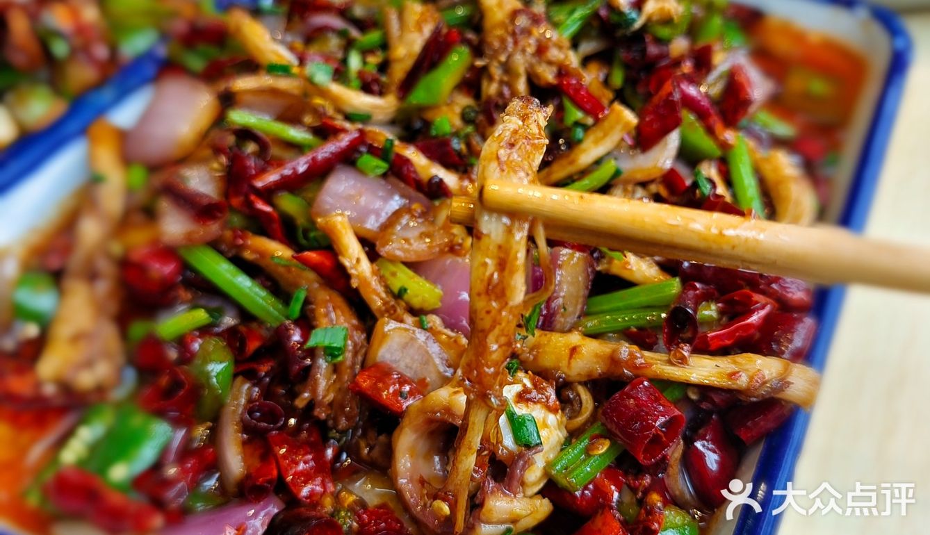 摩天轮下气氛组大排档