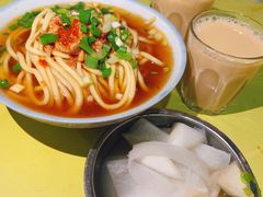 藏猪面-老光明岗琼甜茶馆