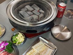 -围炉肉舍•炭烤活鳗•丹东海鲜烤肉(步行街店)