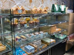 面包甜点陈列柜-可颂坊(凉城店)