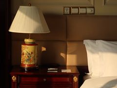 -深圳富苑皇冠假日套房酒店