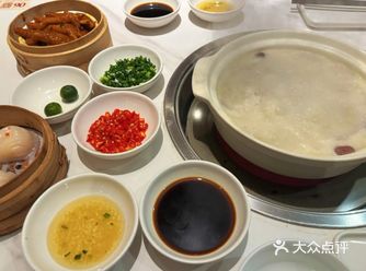 煲仔饭，好吃！强烈推荐 那个猪肚鸡的汤真的好鲜好鲜