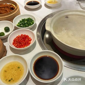 煲仔饭，好吃！强烈推荐 那个猪肚鸡的汤真的好鲜好鲜