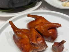 玻璃皮润烧乳鸽皇-北京厨房(SKP店)