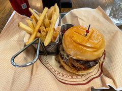 -BOURBON 玻本美式餐厅酒吧(虹桥新天地店)