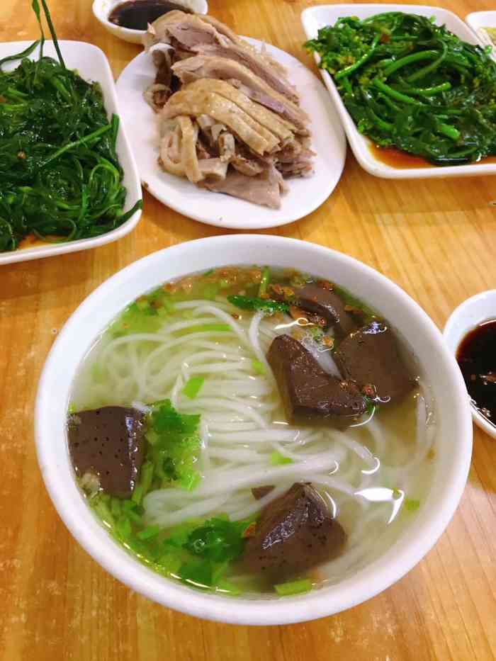 老牌桐坑鹅鸭肉粿条汤-"吃鸭肉粿吗! 超级无敌甜的那种～鲜甜.