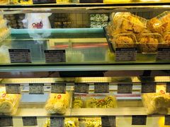 面包甜点陈列柜-白玉兰食品甜凤店(合生汇店)