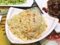 -扒虾小妹儿麻辣海鲜(宏图街店)