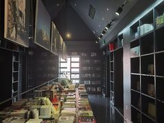 -钟书阁(松江泰晤士小镇店)