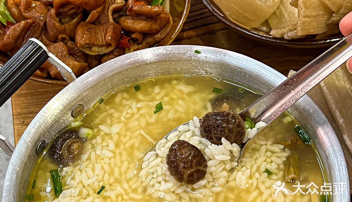 江汉路鸡汤饭朋友一碗接一碗…🈶️🈵️好吃！！！