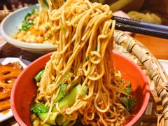 -爆炸头阿姨小四川正宗川味小吃(无任何分店)