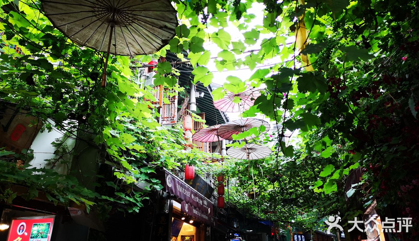 到了晚上，这座城市更漂亮