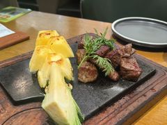 火焰牛肉粒配焦糖凤梨-西语炭烧牛排·西厨(石龙店)