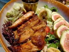 烤鸡肉鲜果主厨沙拉-秘密旅行Bonjour(黑金冠 江南西店)
