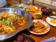 -爆炸头阿姨小四川正宗川味小吃(无任何分店)