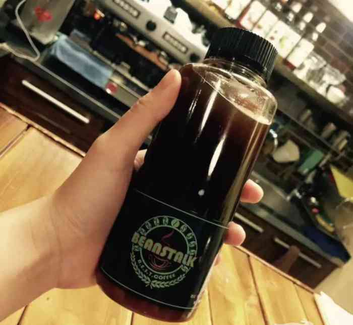 魔豆咖啡书吧-"环境很好,老板很温柔,还借了我充电器,来.