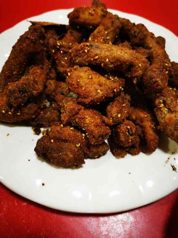 新民的三大宝之一——老丁头鸡脖 果然名不虚传,外酥里嫩的鸡脖,口感