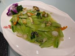 西芹腰果-添福来墨鱼饺子 · 海鲜东北菜(大连星海·黄浦路店)