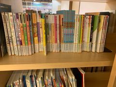 -漕河泾街道图书馆(漕河泾社区文化活动中心店)