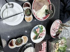 -红鼎豆捞·非遗鲍皇汤火锅(宝丰路店)