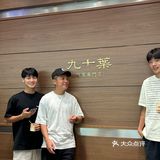 卧卧卧。。。偶遇了英博球员在罗斯福买冰淇淋