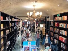 -钟书阁(松江泰晤士小镇店)